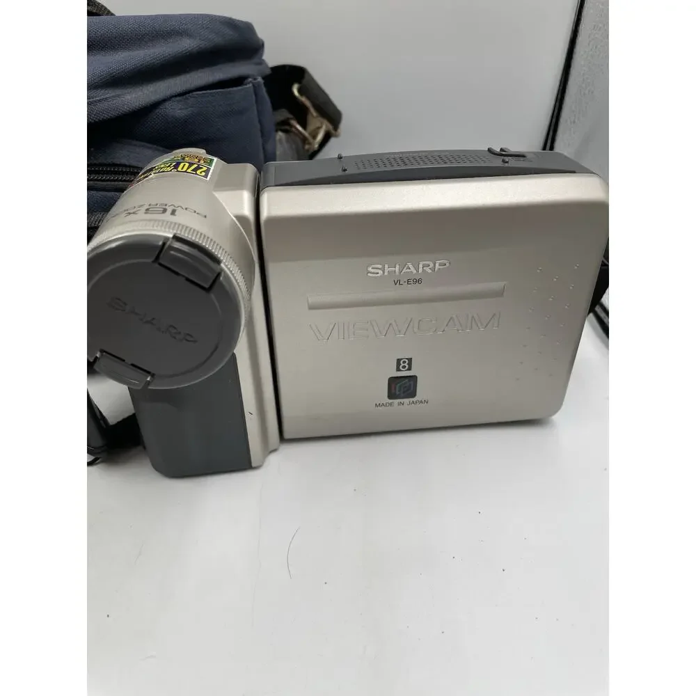 SHARP Viewcam 8 Model VL-E96 Video Cassette Camcorder, Bag, & Charger